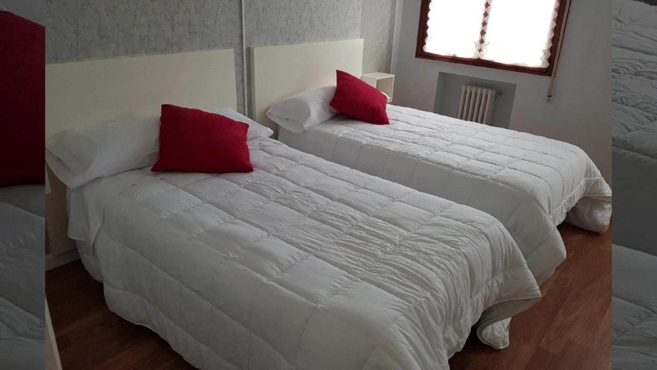 Apartamentos Halcon รีบาเดโอ ภายนอก รูปภาพ